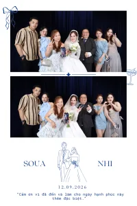 Khách chụp ảnh tại photobooth tiệc cưới Đà Nẵng